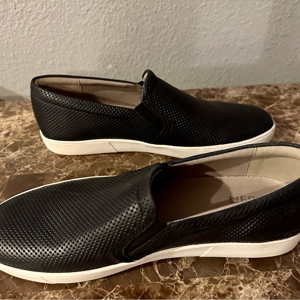 Naturalizer Perforated Faux Leather Sneakers. Women Size 11.